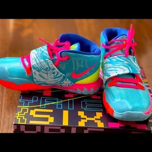 Girls. Nike Kyrie 6 Pool (PS) mid-top sneakers. Size 1.5Y. For the Princess